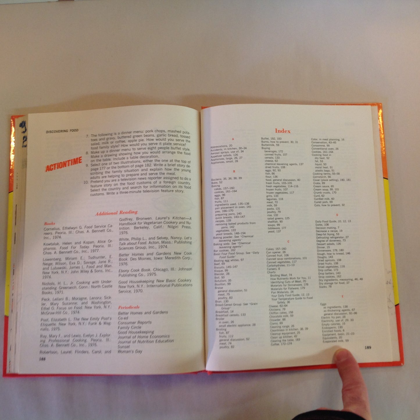 Vintage 1982 Hardcover Textbook Discovering Food Helen Kowtaluk