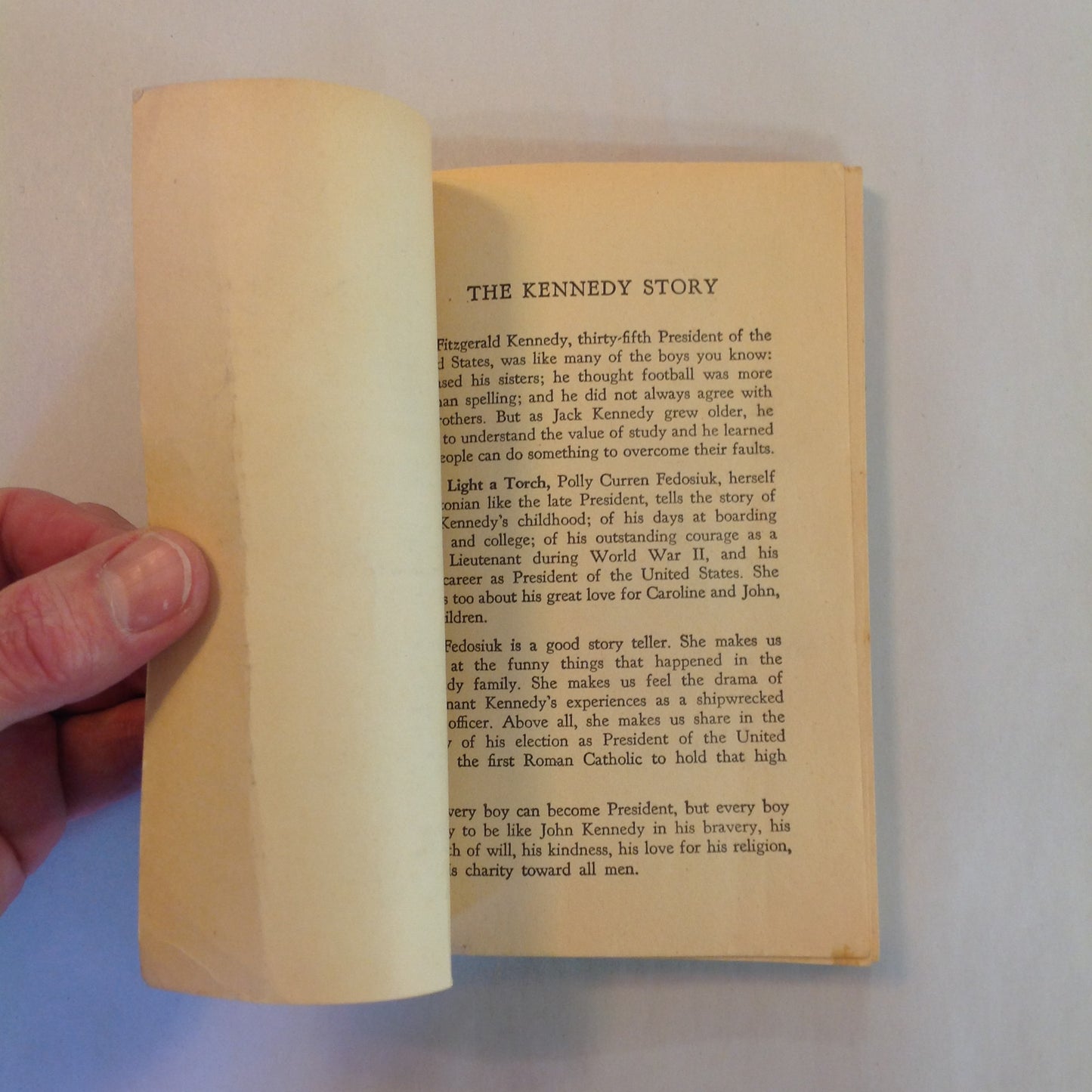 Vintage 1966 Mass Market Paperback To Light a Fire: The Story of John F. Kennedy Polly Curren Fedosiuk