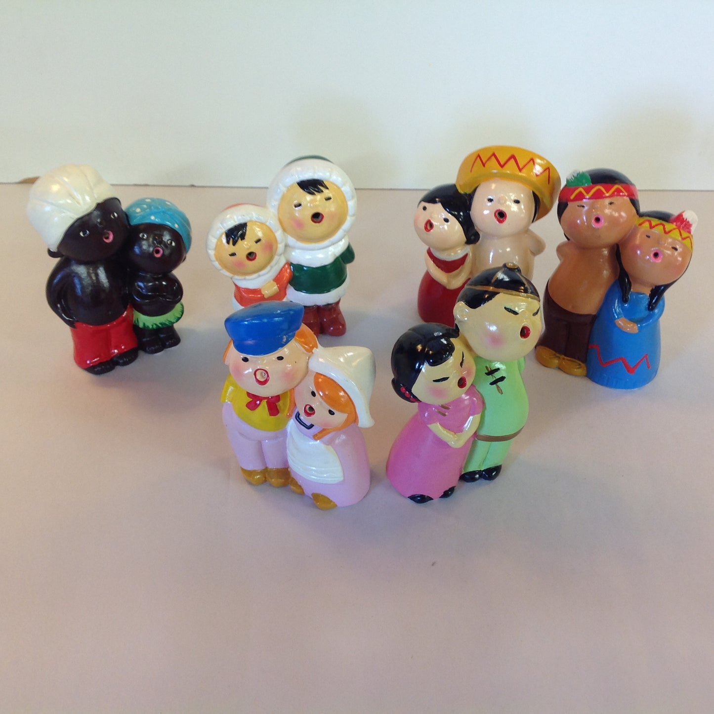 Vintage 1960's World Gift 6Pc Set World Carolers International Choir Figures Hand Painted Japan