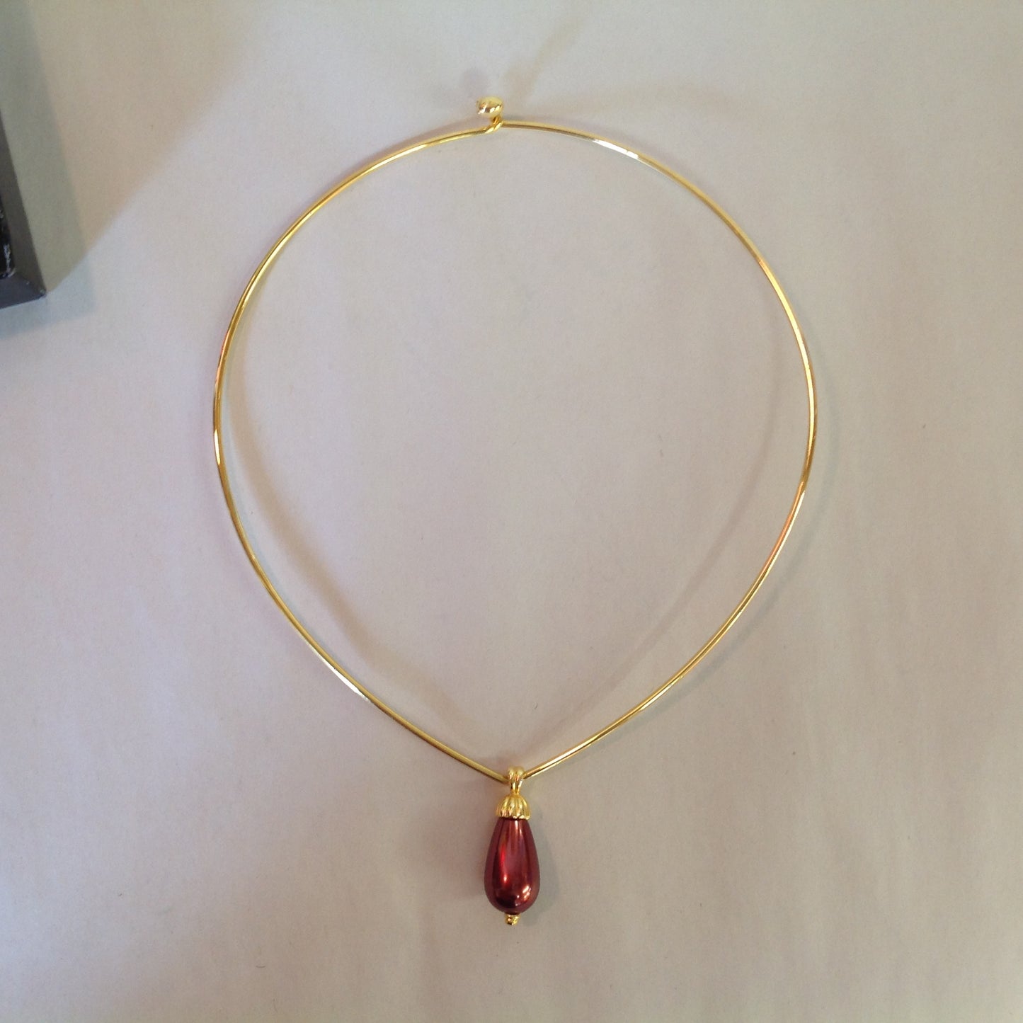 Vintage Signed Joan Rivers Hooked Goldtone Wire Bulb Pendant Choker Necklace