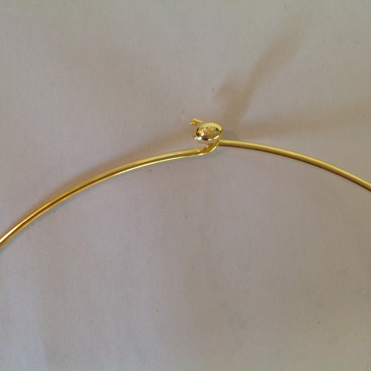 Vintage Signed Joan Rivers Hooked Goldtone Wire Bulb Pendant Choker Necklace