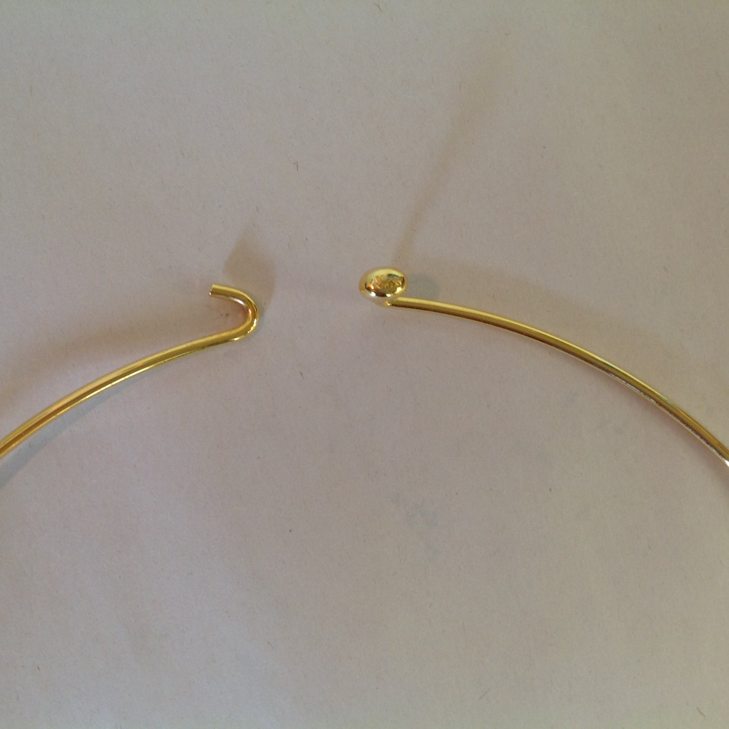 Vintage Signed Joan Rivers Hooked Goldtone Wire Bulb Pendant Choker Necklace