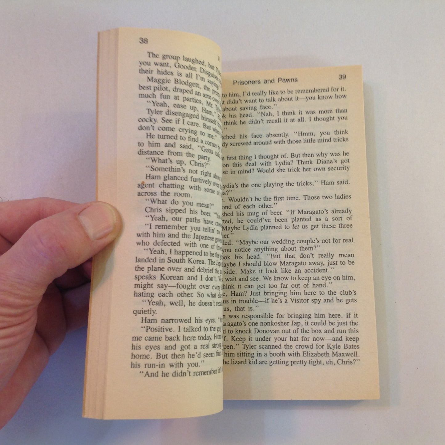 Vintage 1985 Mass Market Paperback V: Prisoners and Pawns Howard Weinstein