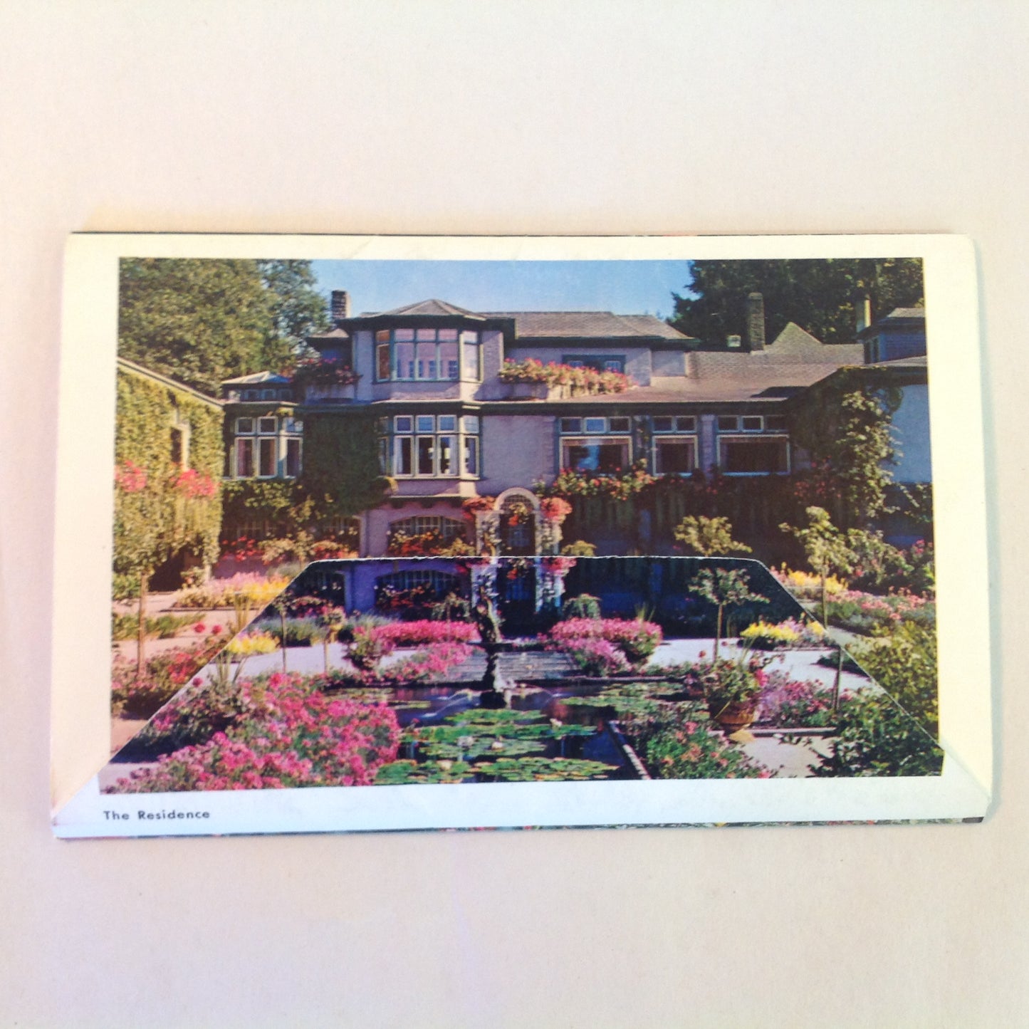 Vintage Mid Century Butchart Gardens British Columbia 16 Color Photo Souvenir Postcard Album