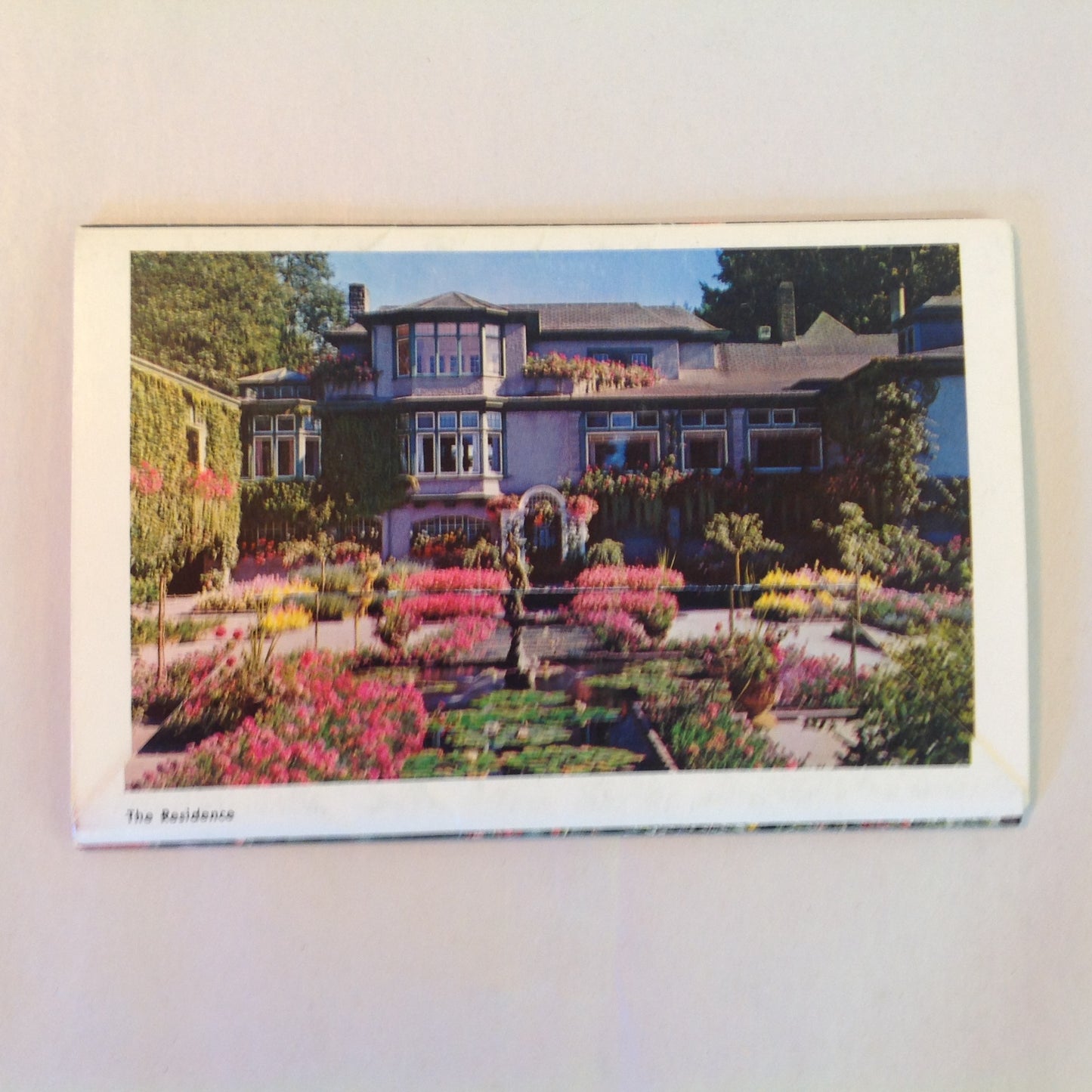 Vintage Mid Century Butchart Gardens British Columbia 16 Color Photo Souvenir Postcard Album