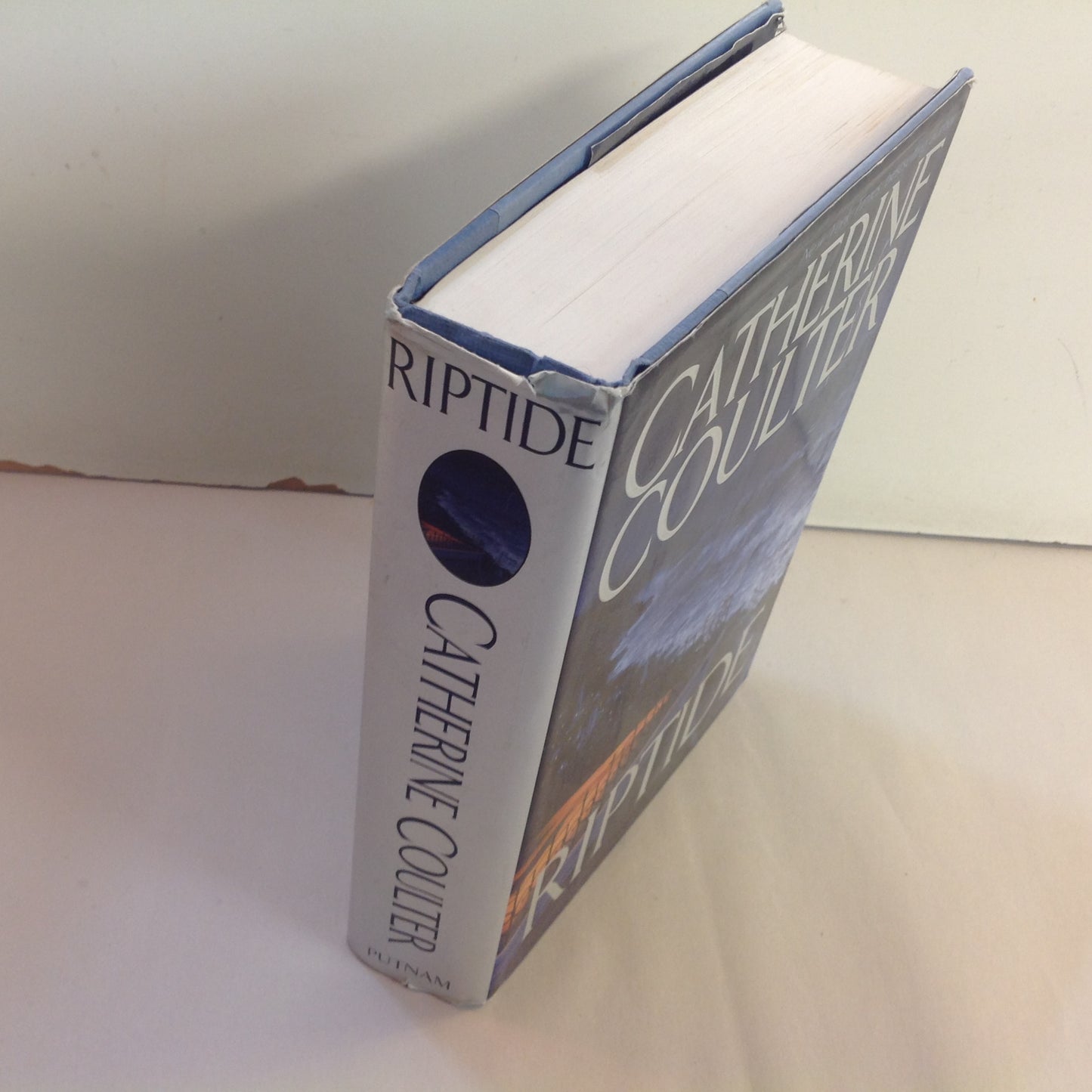 Vintage 2000 Hardcover RIPTIDE Catherine Coulter