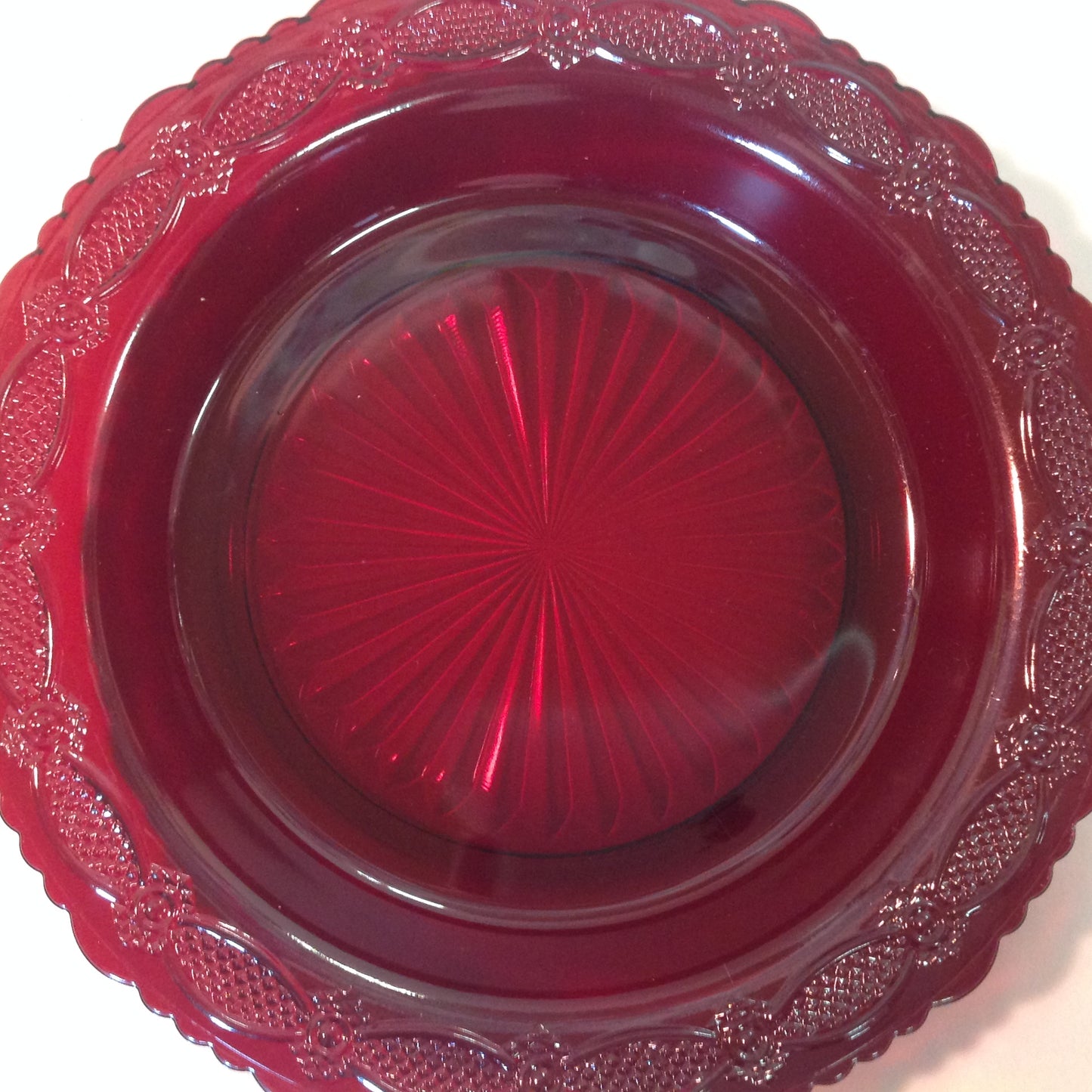 Vintage 1982 Avon 1876 Cape Cod Collection Pie Plate Server Red Sandwich Glass Unused with Original Box