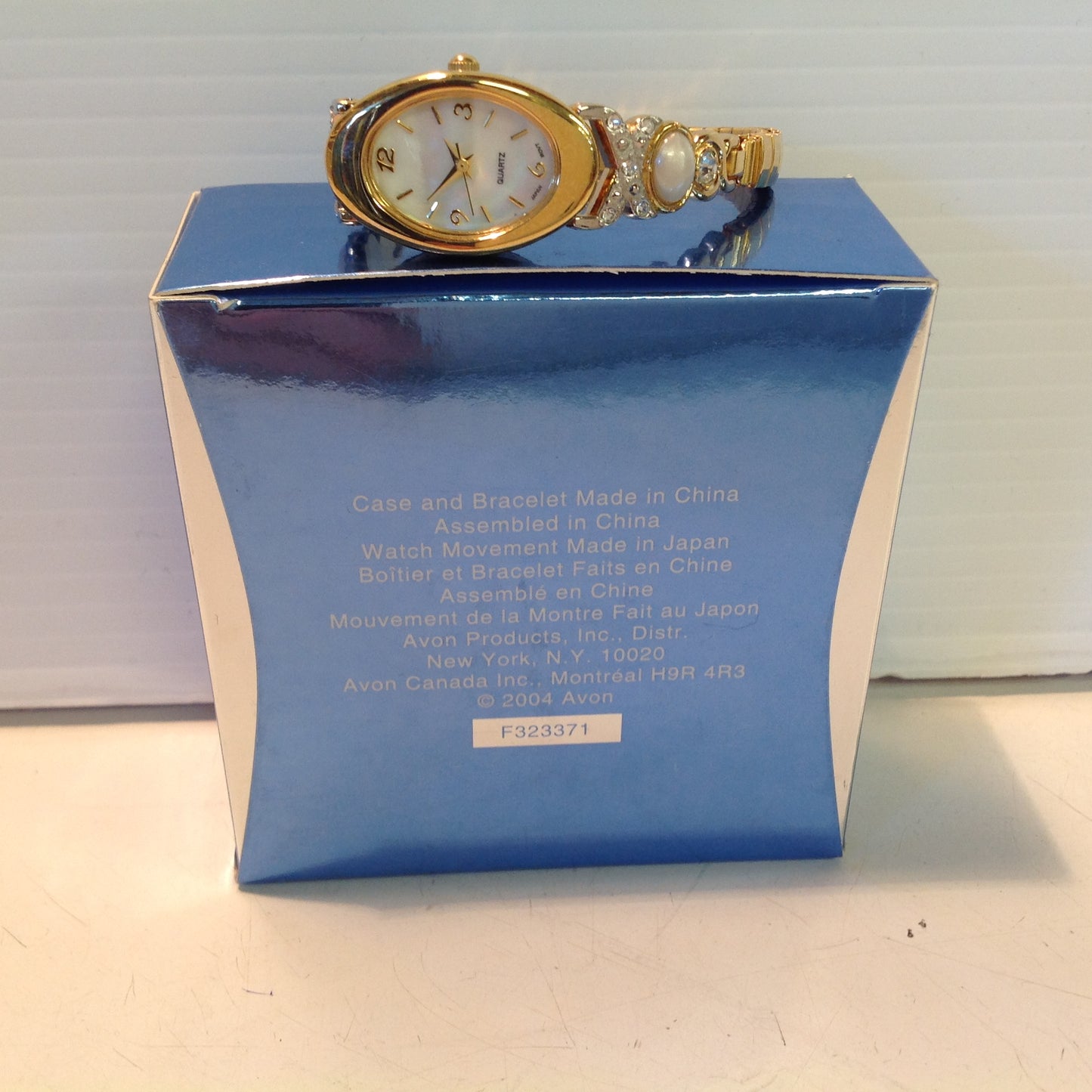 2004 NOS AVON Women's Small Goldtone Pearlesque Accent Cuff to Stretch Watch/Box