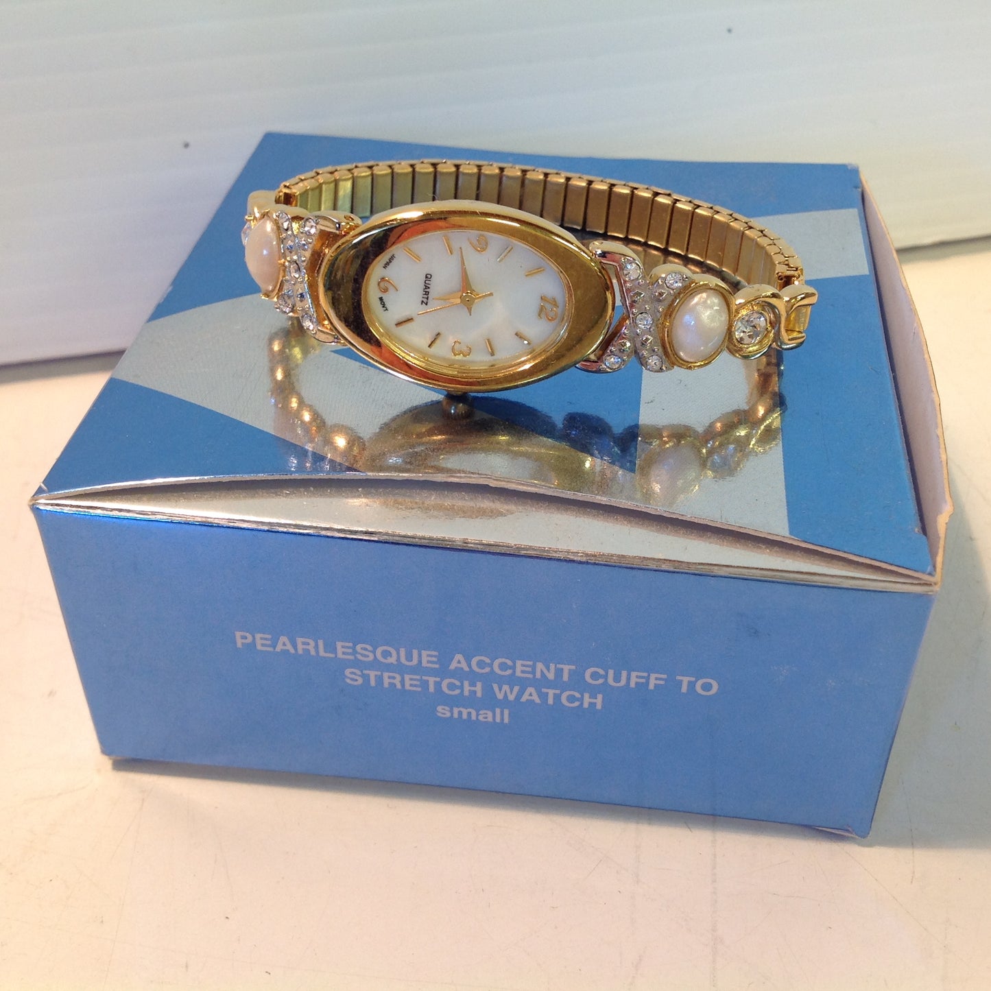 2004 NOS AVON Women's Small Goldtone Pearlesque Accent Cuff to Stretch Watch/Box