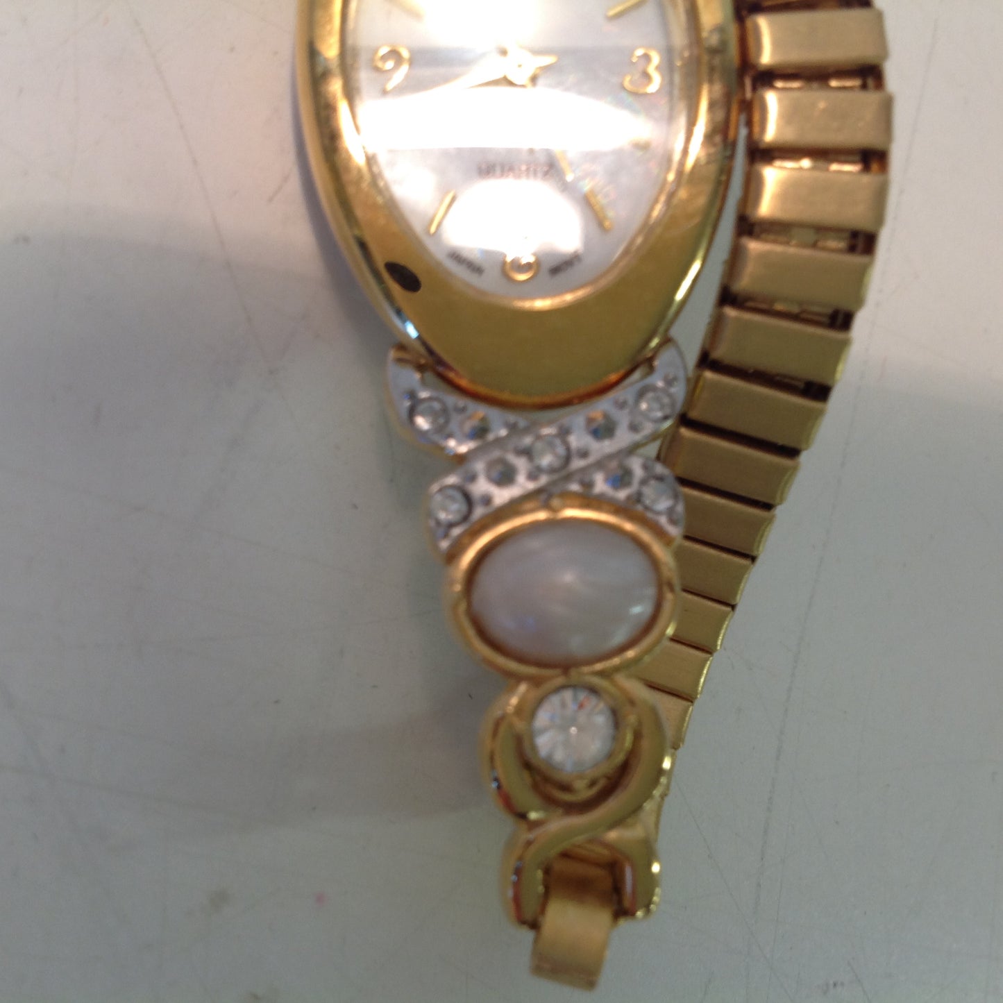 2004 NOS AVON Women's Small Goldtone Pearlesque Accent Cuff to Stretch Watch/Box