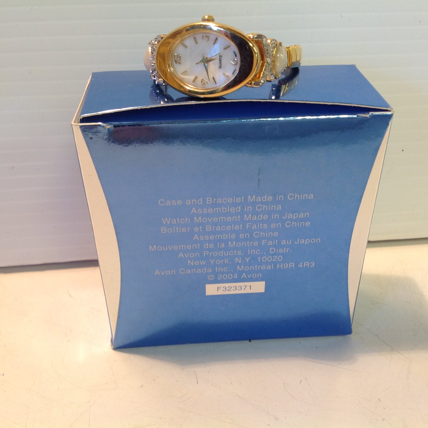 2004 NOS AVON Women's Small Goldtone Pearlesque Accent Cuff to Stretch Watch/Box