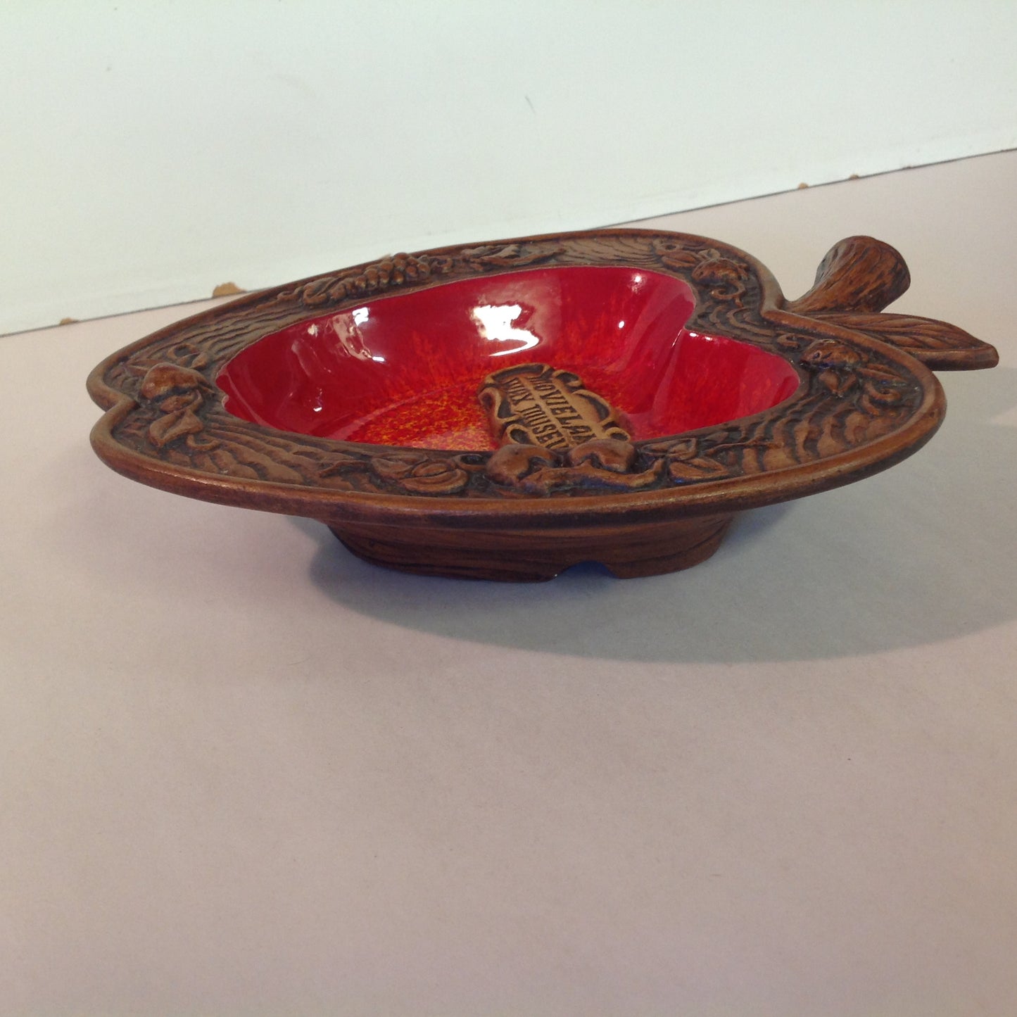 Vintage Treasure Craft Souvenir Movieland Wax Museum Apple Shaped Fruit Motif Tray