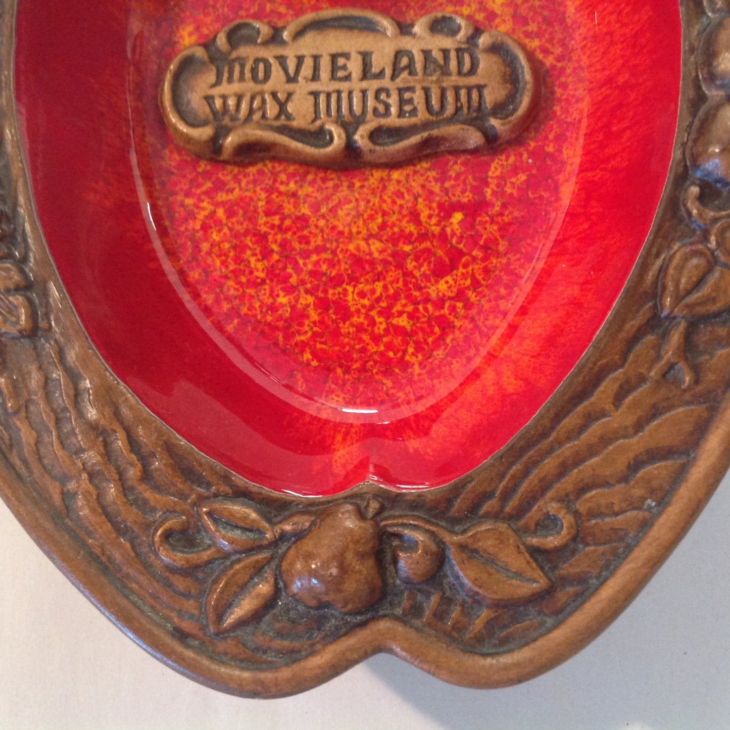 Vintage Treasure Craft Souvenir Movieland Wax Museum Apple Shaped Fruit Motif Tray