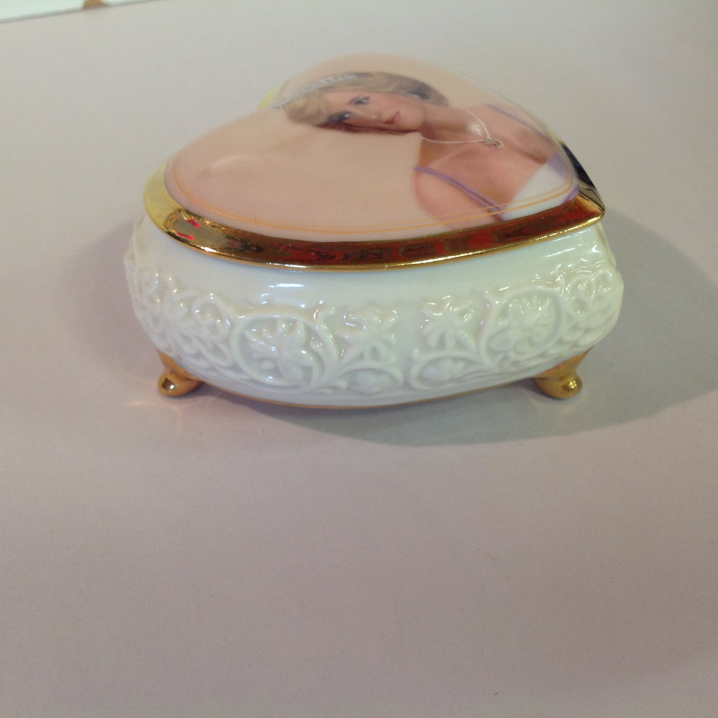 Vintage 1998 Sankyo Princess Diana Music Box Collection A1460 A Portrait of Love Fifth Issue