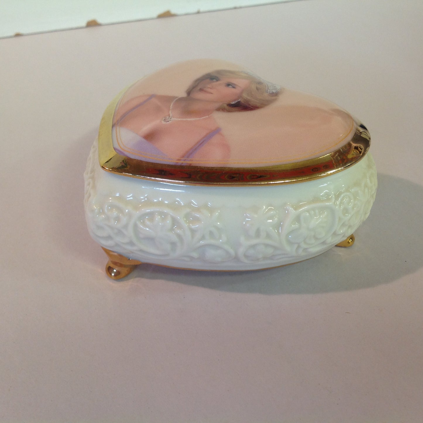 Vintage 1998 Sankyo Princess Diana Music Box Collection A1460 A Portrait of Love Fifth Issue