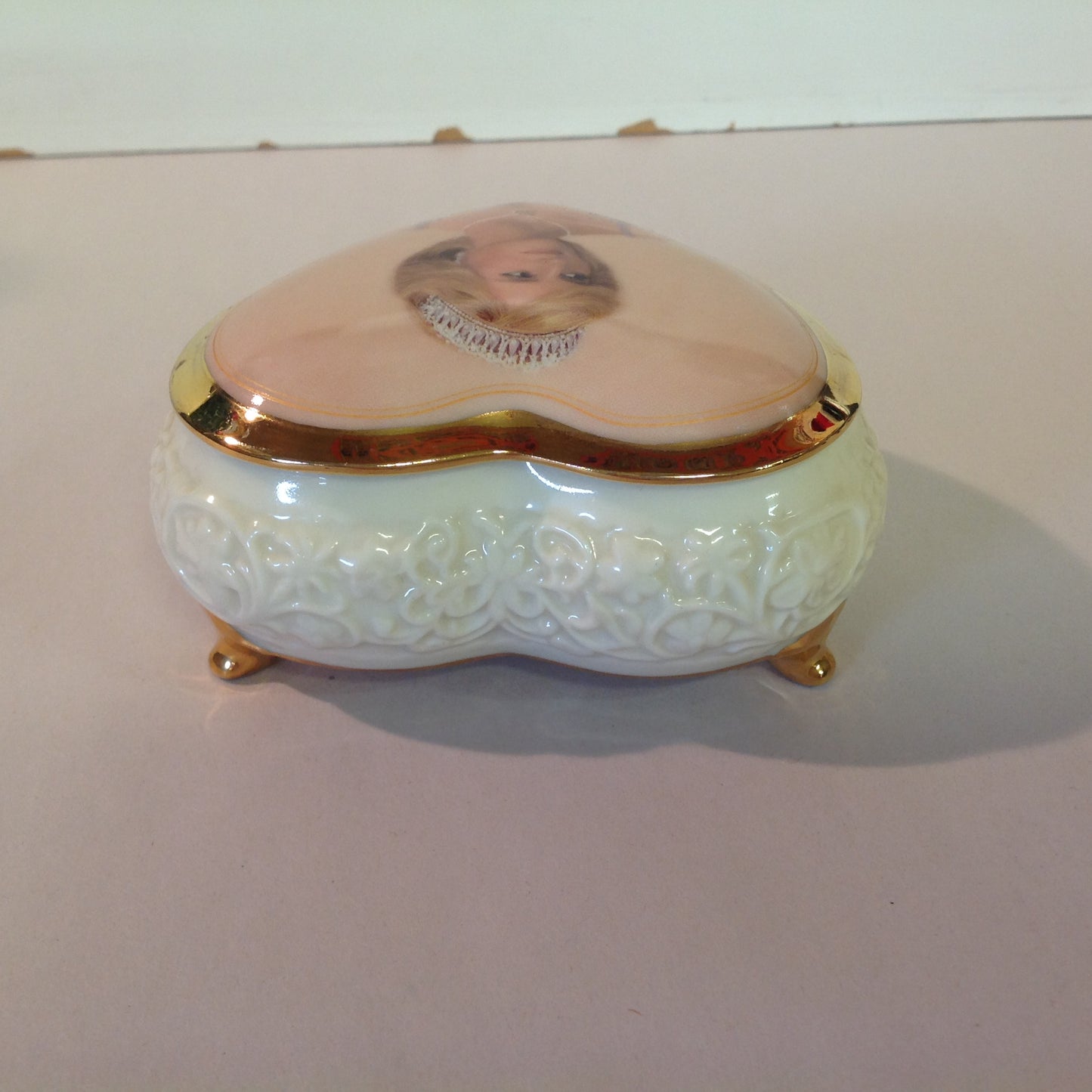Vintage 1998 Sankyo Princess Diana Music Box Collection A1460 A Portrait of Love Fifth Issue