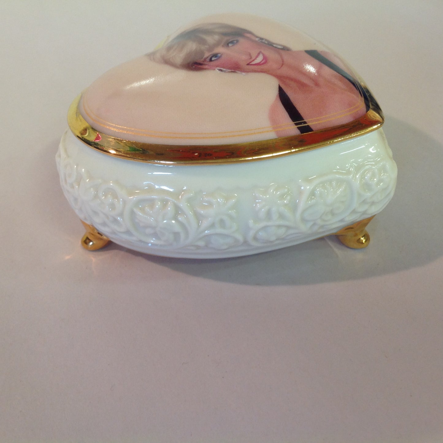 Vintage 1999 Sankyo Princess Diana Music Box Collection A0217 A Lasting Tribute Eighth Issue