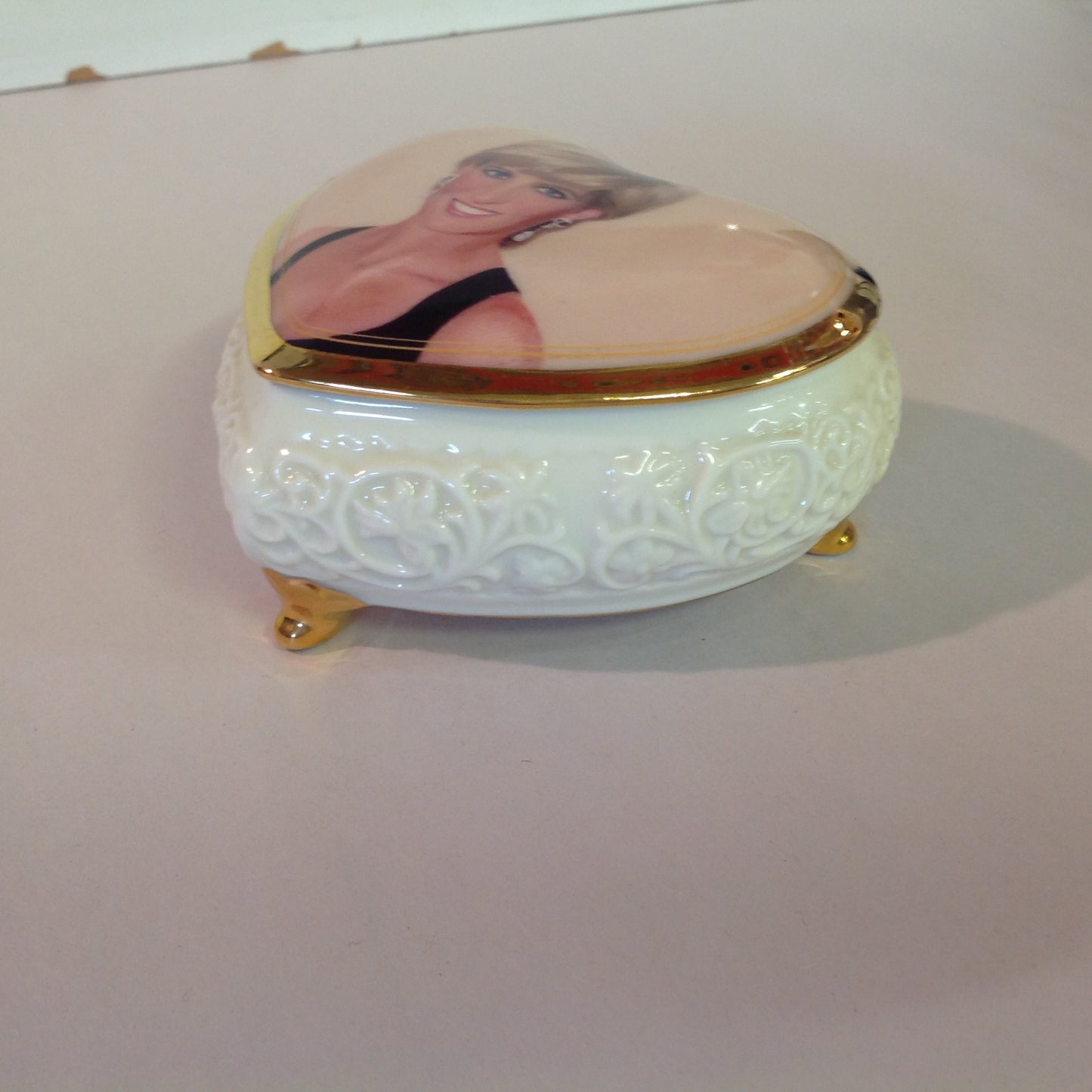 Vintage 1999 Sankyo Princess Diana Music Box Collection A0217 A Lasting Tribute Eighth Issue