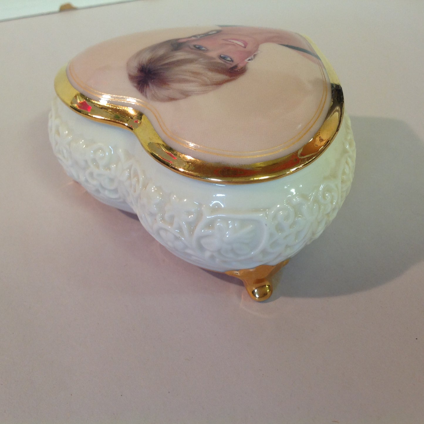 Vintage 1999 Sankyo Princess Diana Music Box Collection A0217 A Lasting Tribute Eighth Issue