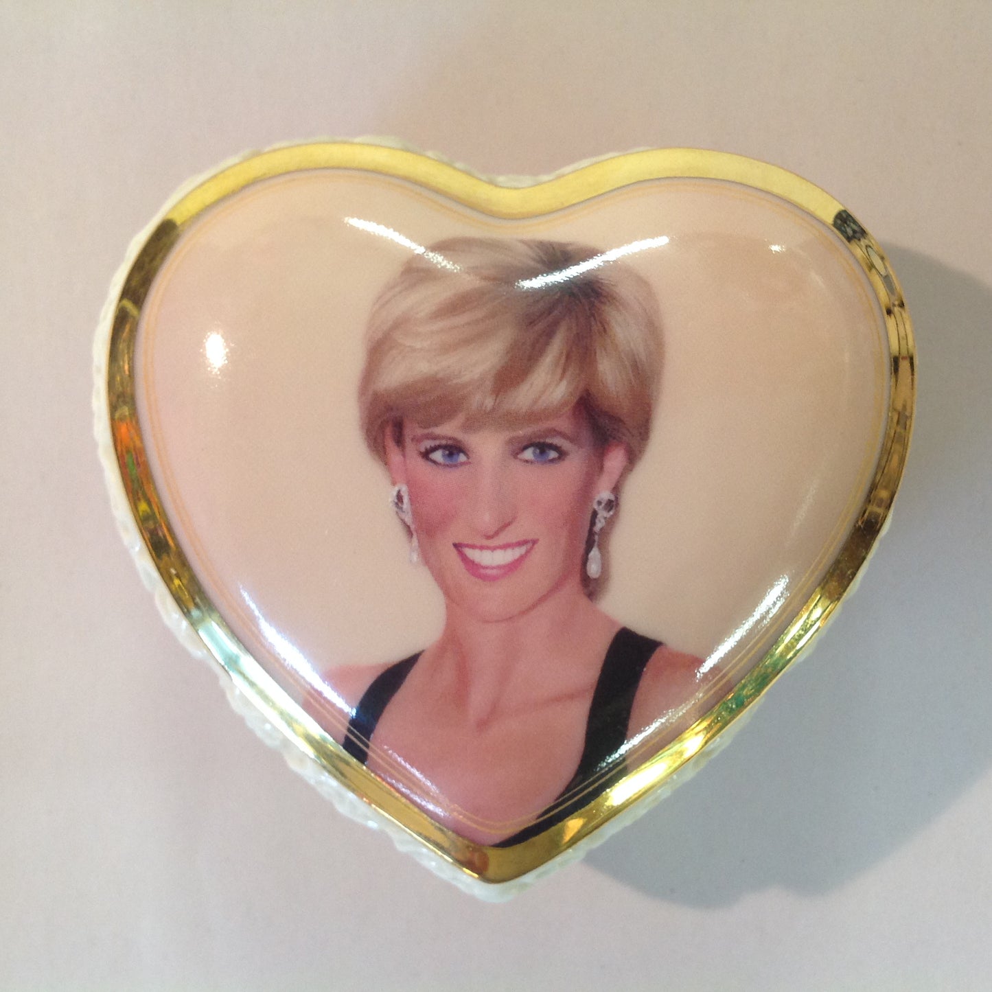 Vintage 1999 Sankyo Princess Diana Music Box Collection A0217 A Lasting Tribute Eighth Issue