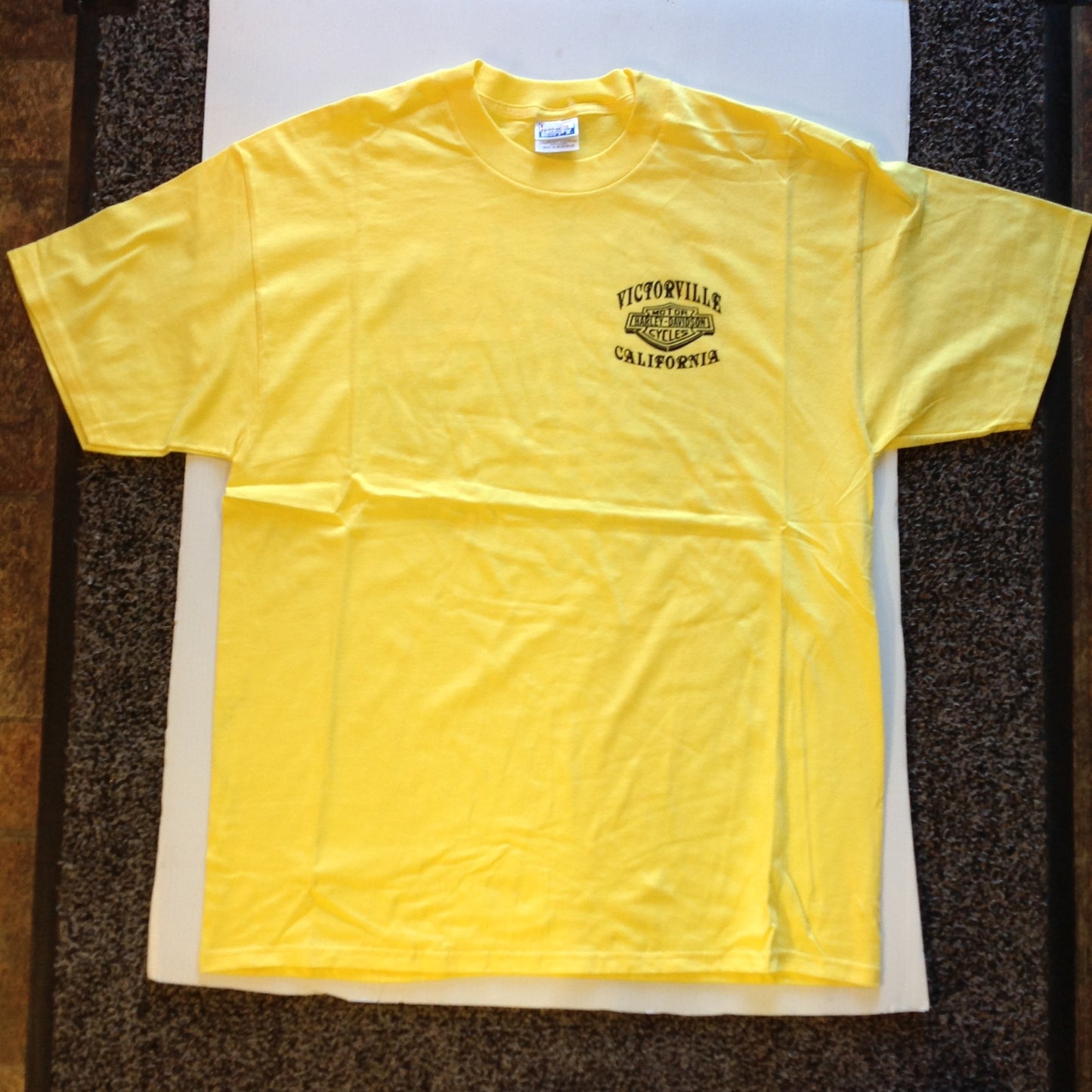 2000's Souvenir Victorville California Harley Davidson Motorcycles Men's XL Yellow T-Shirt