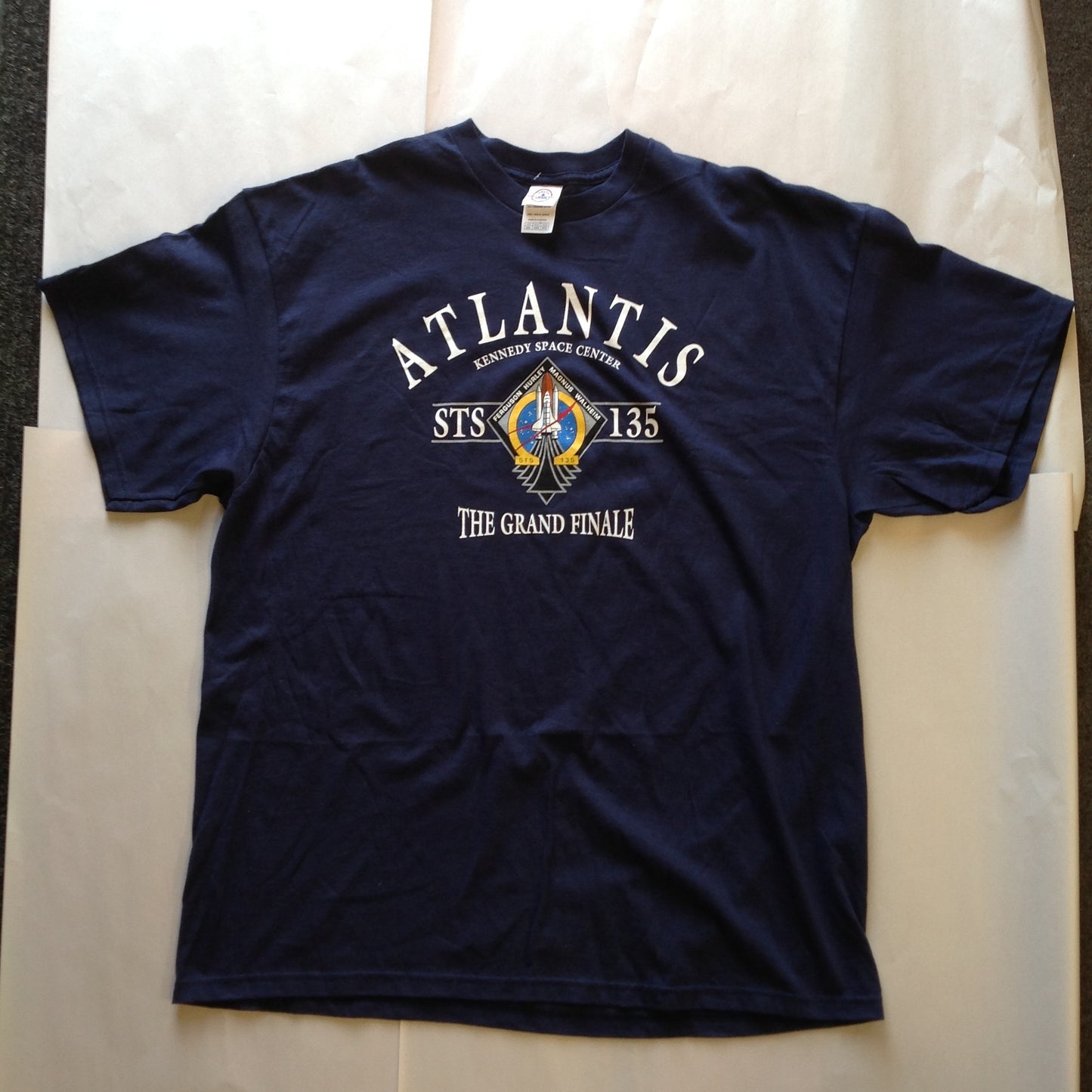 2011 Commemorative Adult 2XL Short Sleeve Cotton Dark Blue Space Shuttle Atlantis Final Mission Kennedy Space Center T-Shirt