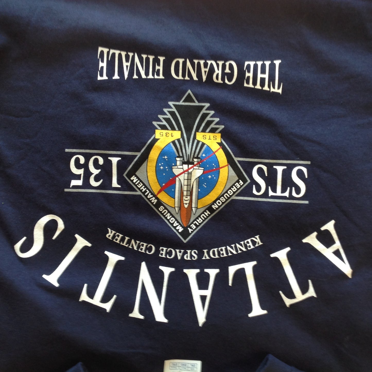 2011 Commemorative Adult 2XL Short Sleeve Cotton Dark Blue Space Shuttle Atlantis Final Mission Kennedy Space Center T-Shirt