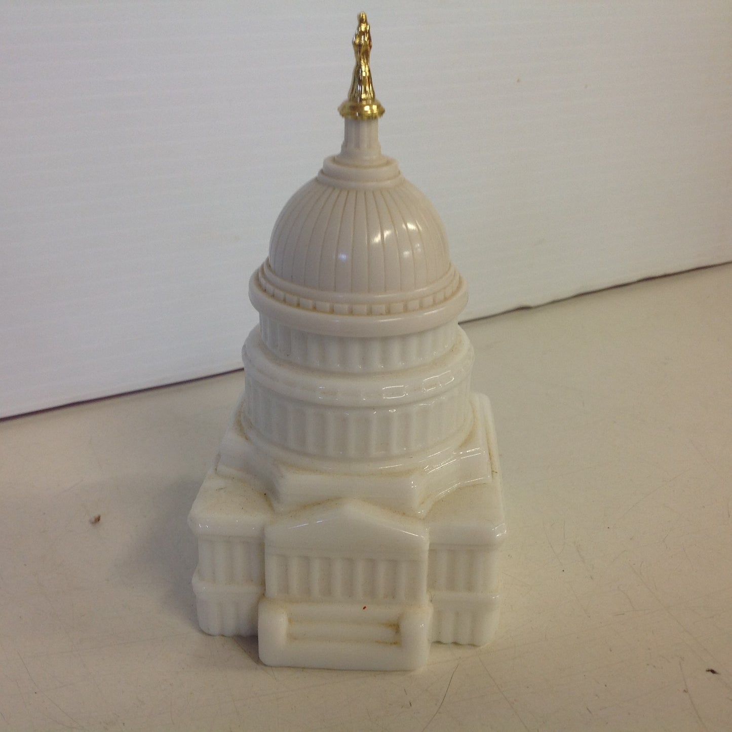 Vintage 1970's AVON The Capitol Avon Spicy After Shave Decanter Unused with Original Box