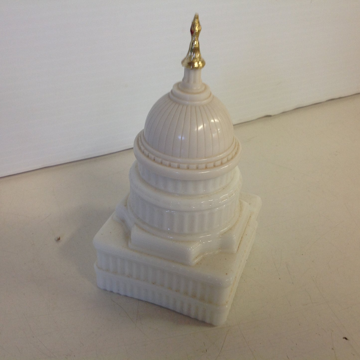 Vintage 1970's AVON The Capitol Avon Spicy After Shave Decanter Unused with Original Box