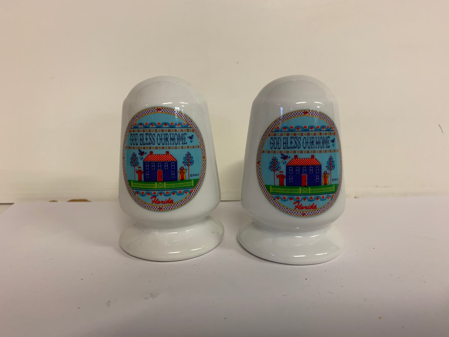 Vintage Souvenir Erco Florida Salt and Pepper Shaker Set with Americana Needlepoint Motif