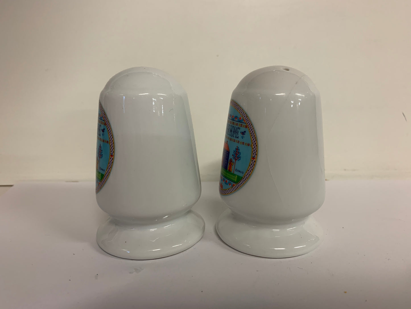 Vintage Souvenir Erco Florida Salt and Pepper Shaker Set with Americana Needlepoint Motif