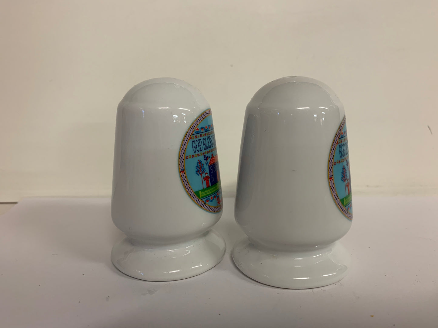 Vintage Souvenir Erco Florida Salt and Pepper Shaker Set with Americana Needlepoint Motif