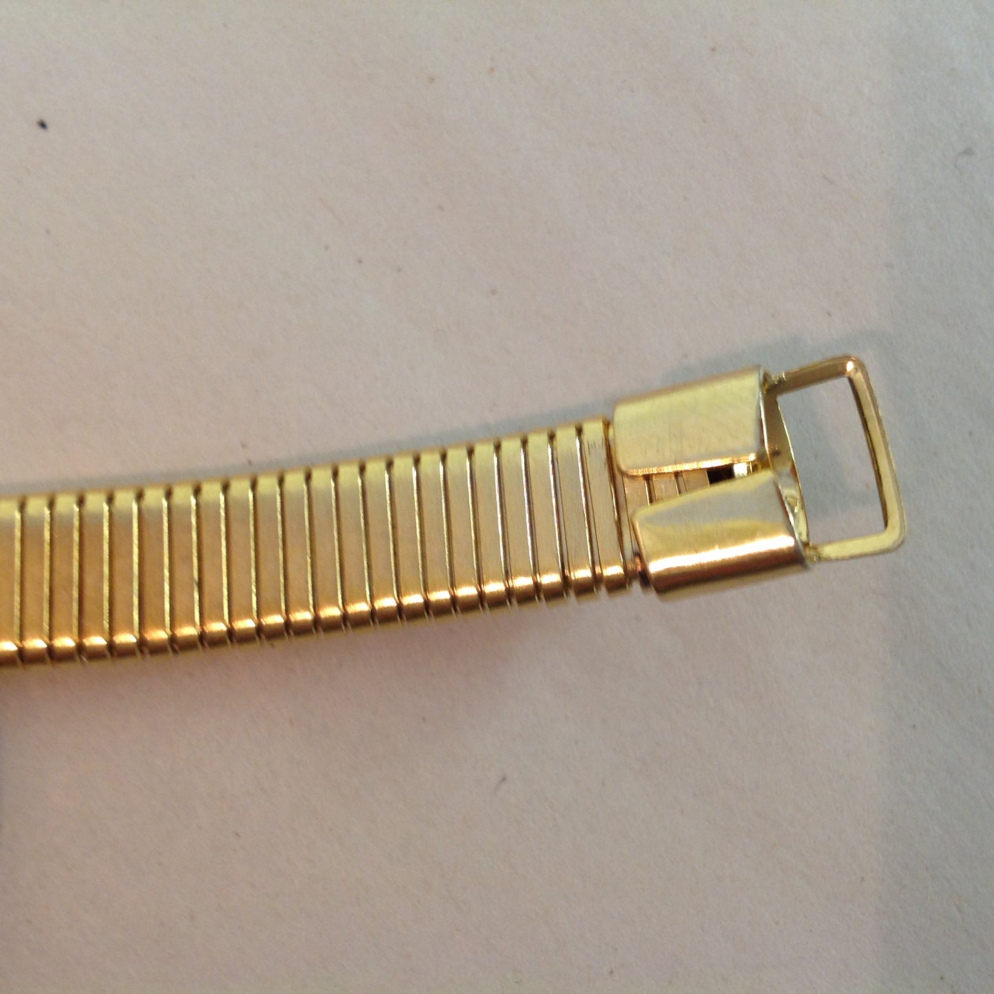 Vintage Women's Gold Tone Stretch Belt Beveled Rectangular Clip Buckle 1