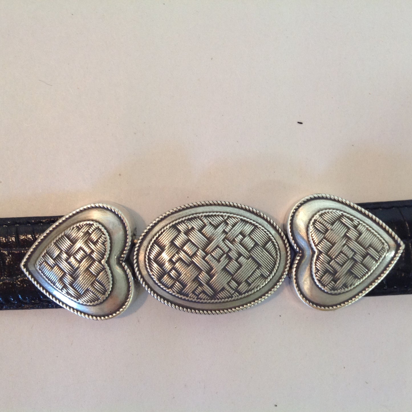 2008 Coldwater Creek Women's L/XL Black Leather Belt Metal Hearts Motif Abstract Geometric Link Hoop Hook Closure 16