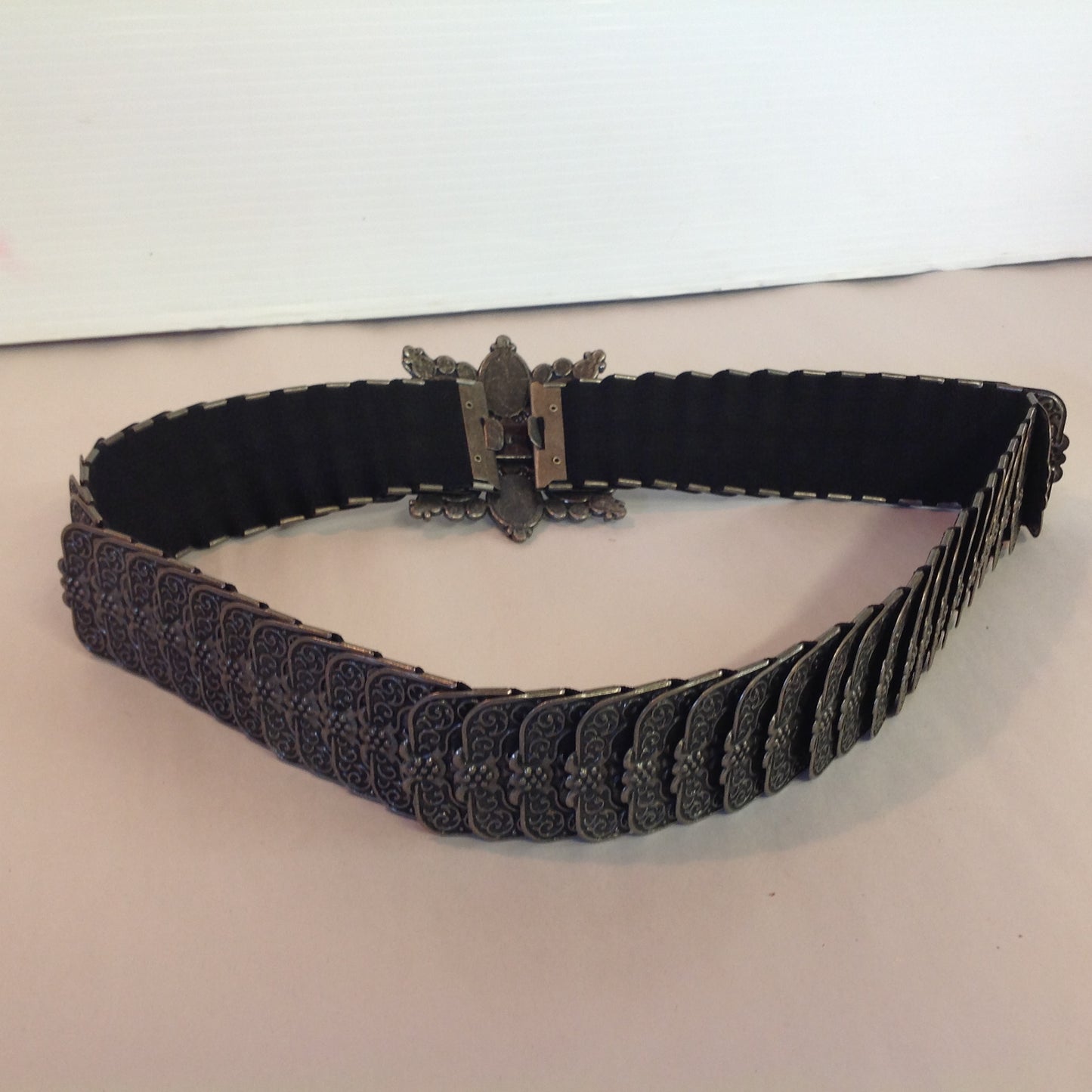Vintage Women's Stretch Belt Reticulated Metal Filigree with Sun Blossom Grey Violet Glass Rhinestone Buckle 29