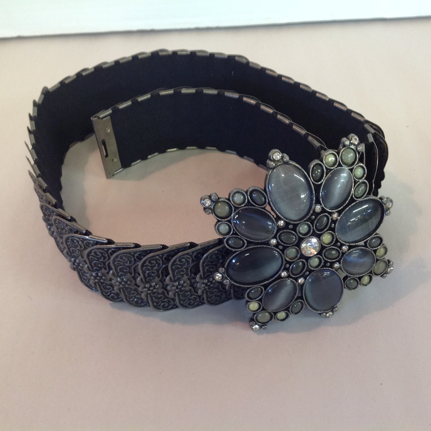 Vintage Women's Stretch Belt Reticulated Metal Filigree with Sun Blossom Grey Violet Glass Rhinestone Buckle 29