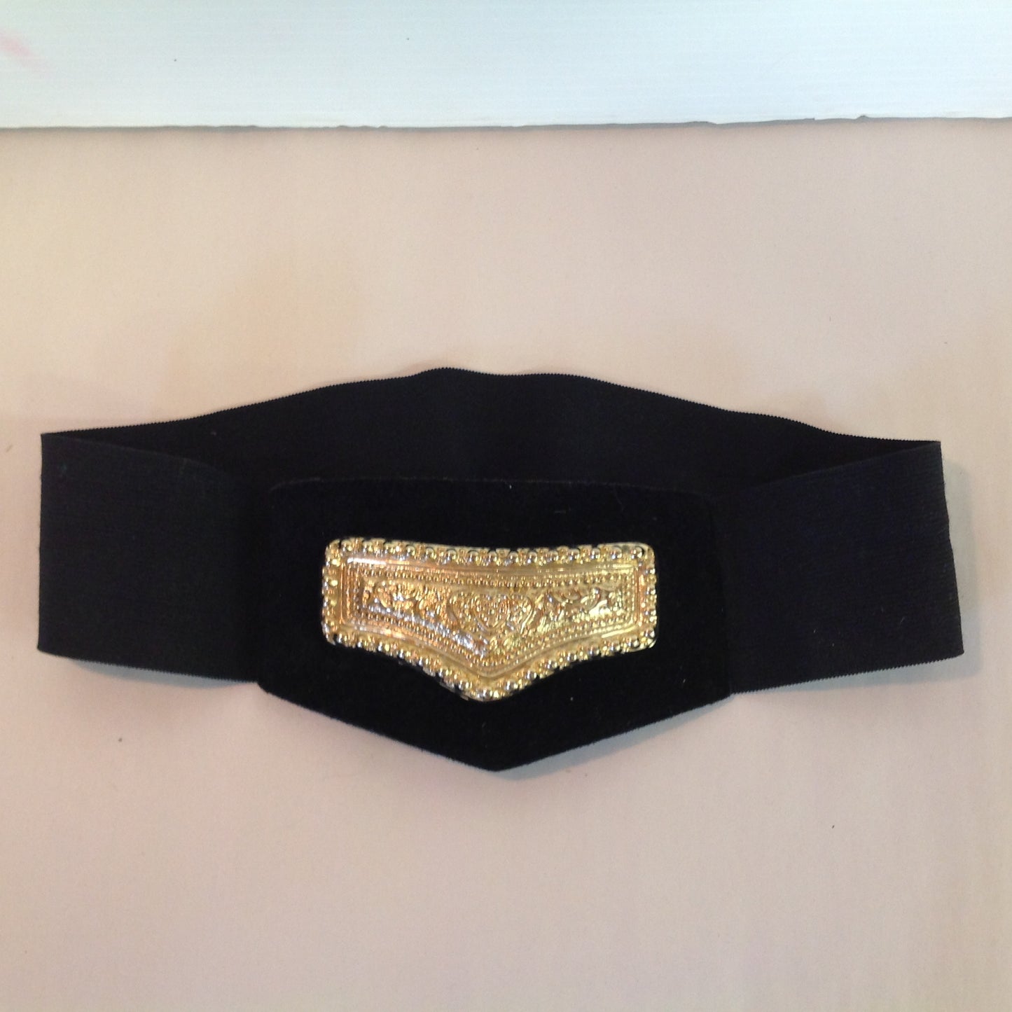 Vintage Women's M/L Black Stretch Belt Leather Felt Gold Tone Plaque Heart Champion Style 31