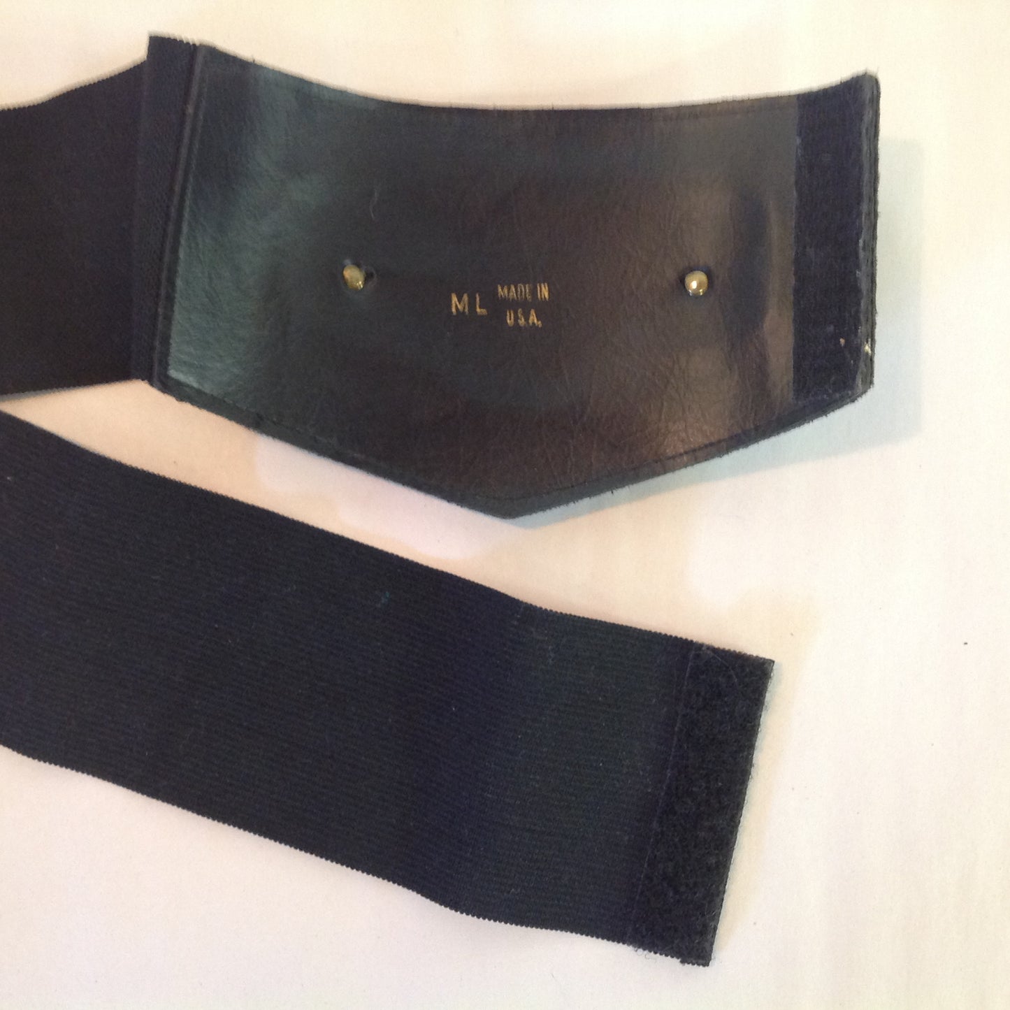 Vintage Women's M/L Black Stretch Belt Leather Felt Gold Tone Plaque Heart Champion Style 31