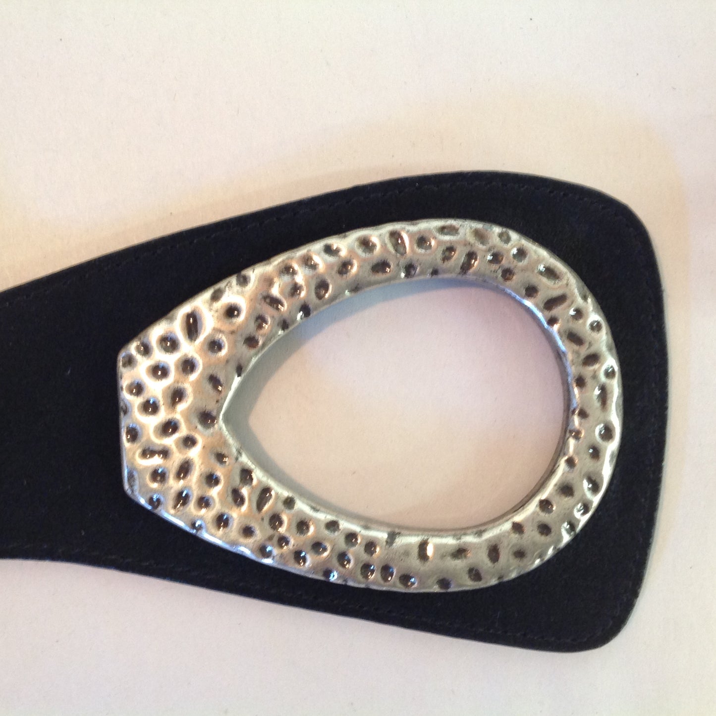 Coldwater Creek Women's L/XL Black Leather Hammered Silver Tone Metal Hoop and Hook Closure 34