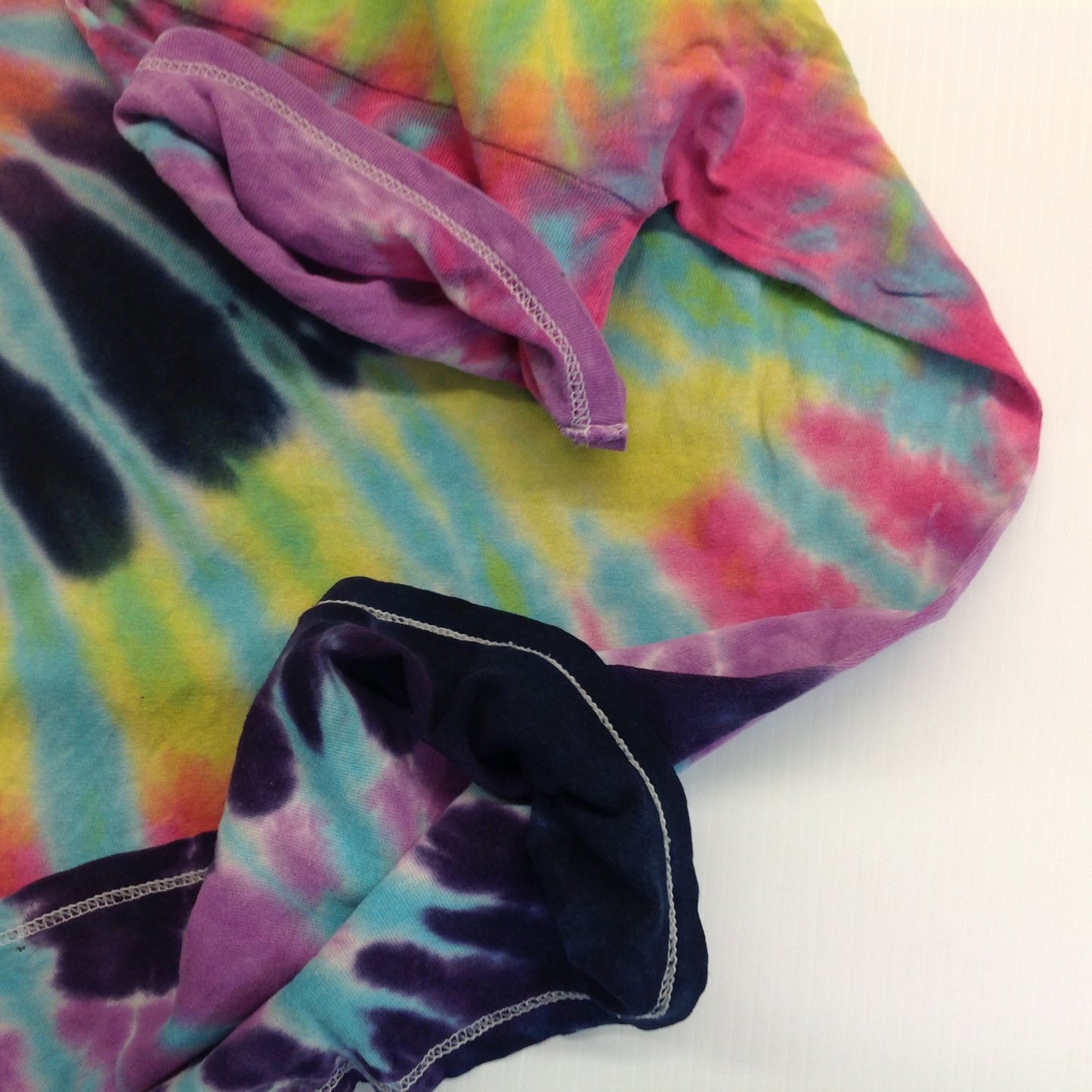 Vintage Original Santa Cruz Skateboards Child's Tie-Dye Small Cotton Short Sleeve T-Shirt