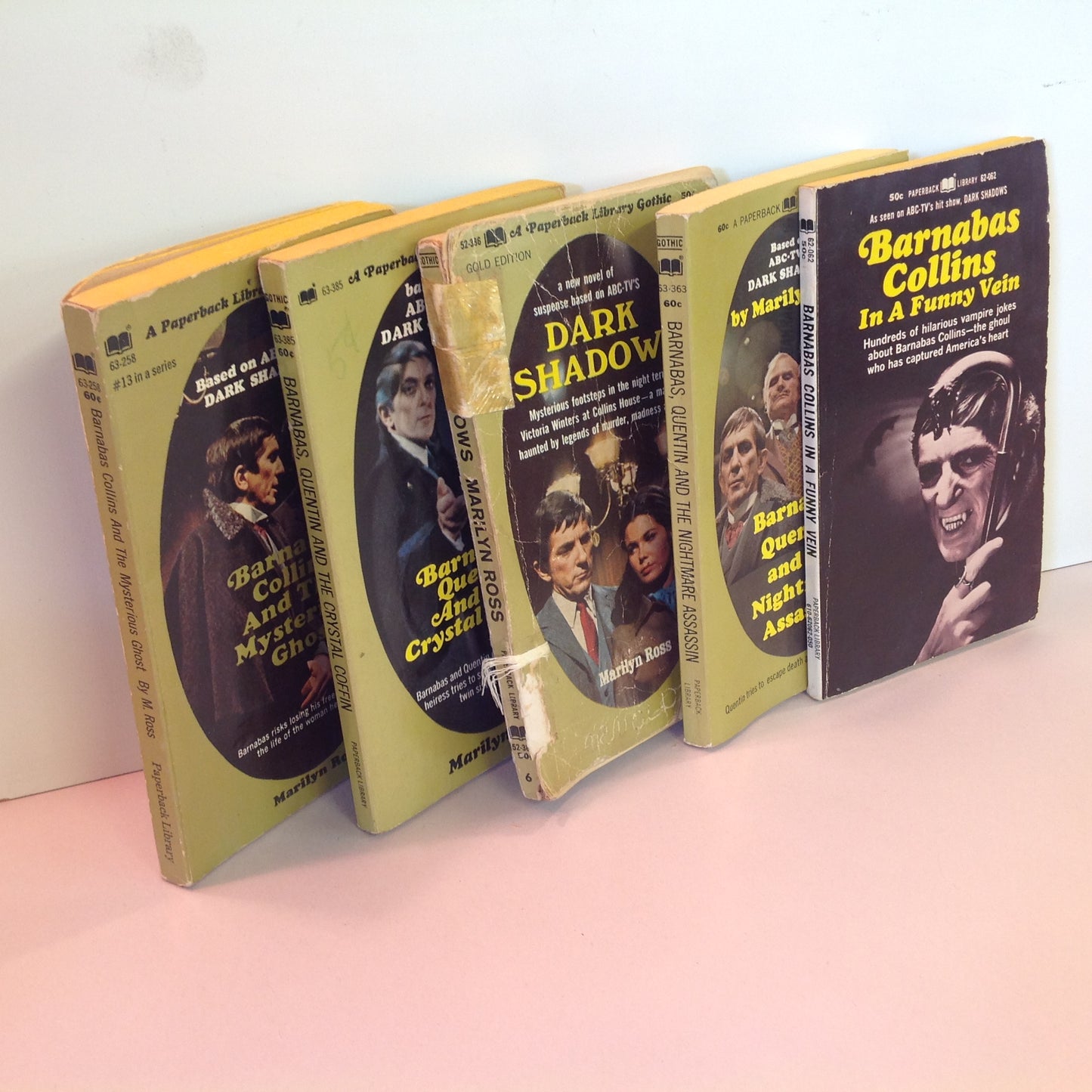 Lot of 5 Mass Market Paperbacks Dark Shadows Barnabas Quentin Collins