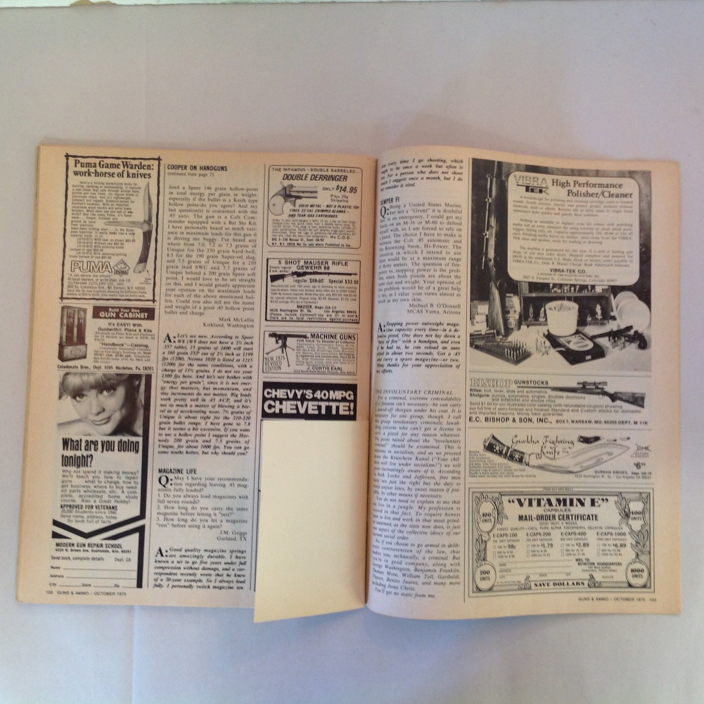 Vintage Oct 1975 Guns & Ammo Mystique of the Mauser Tom Swift's Electric Rifle Quad Cutter