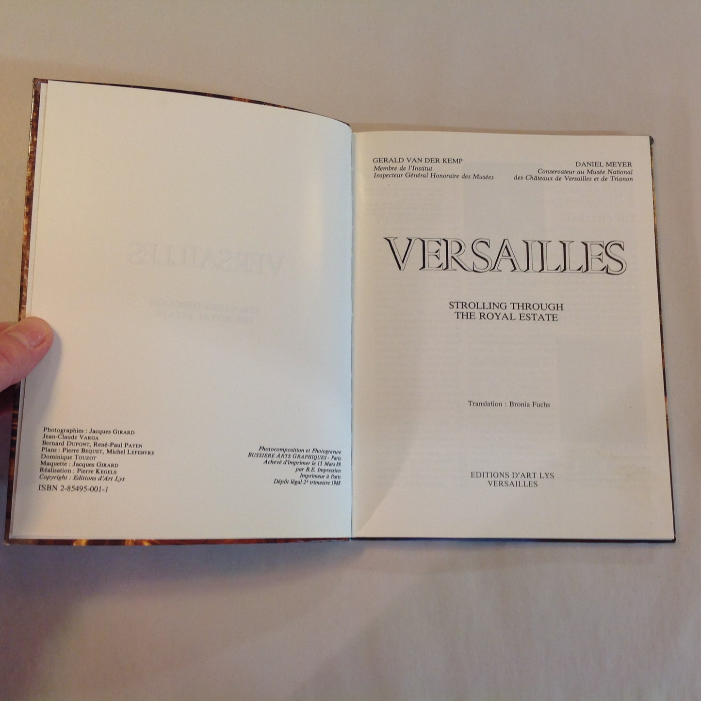 Vintage 1981 Trade Paperback Guide Versailles: Strolling Through the Royal Estate Van der Kemp Meyer