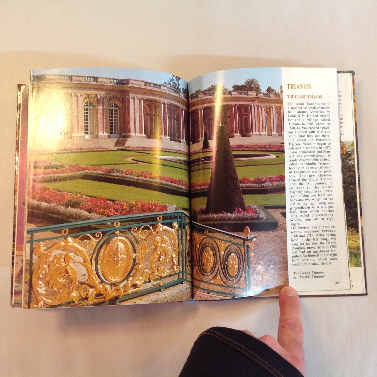 Vintage 1981 Trade Paperback Guide Versailles: Strolling Through the Royal Estate Van der Kemp Meyer