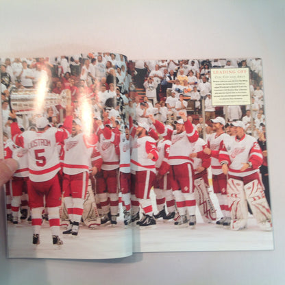 Vintage 2008 Sports Illustrated Presents Detroit Red Wings: A Team for the Ages
