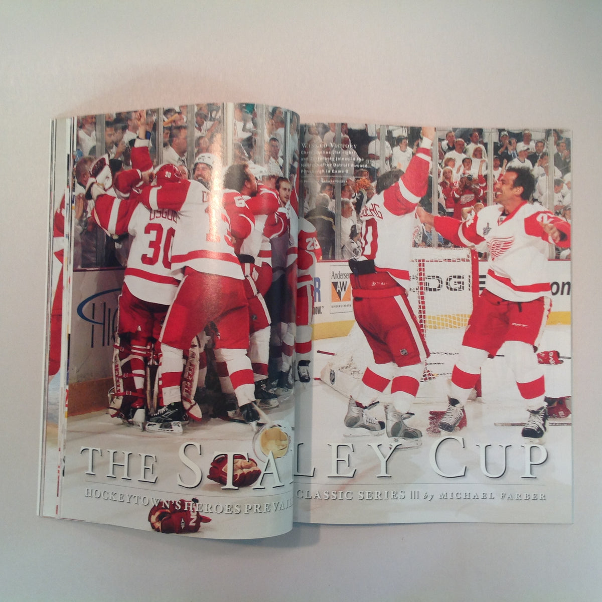 Vintage 2008 Sports Illustrated Presents Detroit Red Wings: A Team for the Ages
