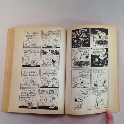 Vintage 1976 Trade Paperback Peanuts Parade: Don't Hassle Me With Your Sighs, Chuck Charles M. Schulz