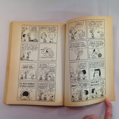 Vintage 1976 Trade Paperback Peanuts Parade: Don't Hassle Me With Your Sighs, Chuck Charles M. Schulz