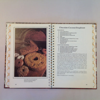 Vintage 1981 Hardcover Toll House Heritage Cookbook: A Collection of Favorite Dessert Recipes Vincent Williams