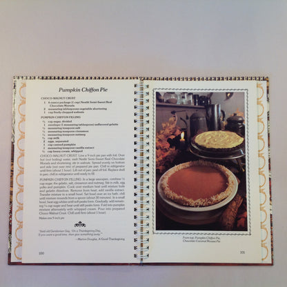 Vintage 1981 Hardcover Toll House Heritage Cookbook: A Collection of Favorite Dessert Recipes Vincent Williams